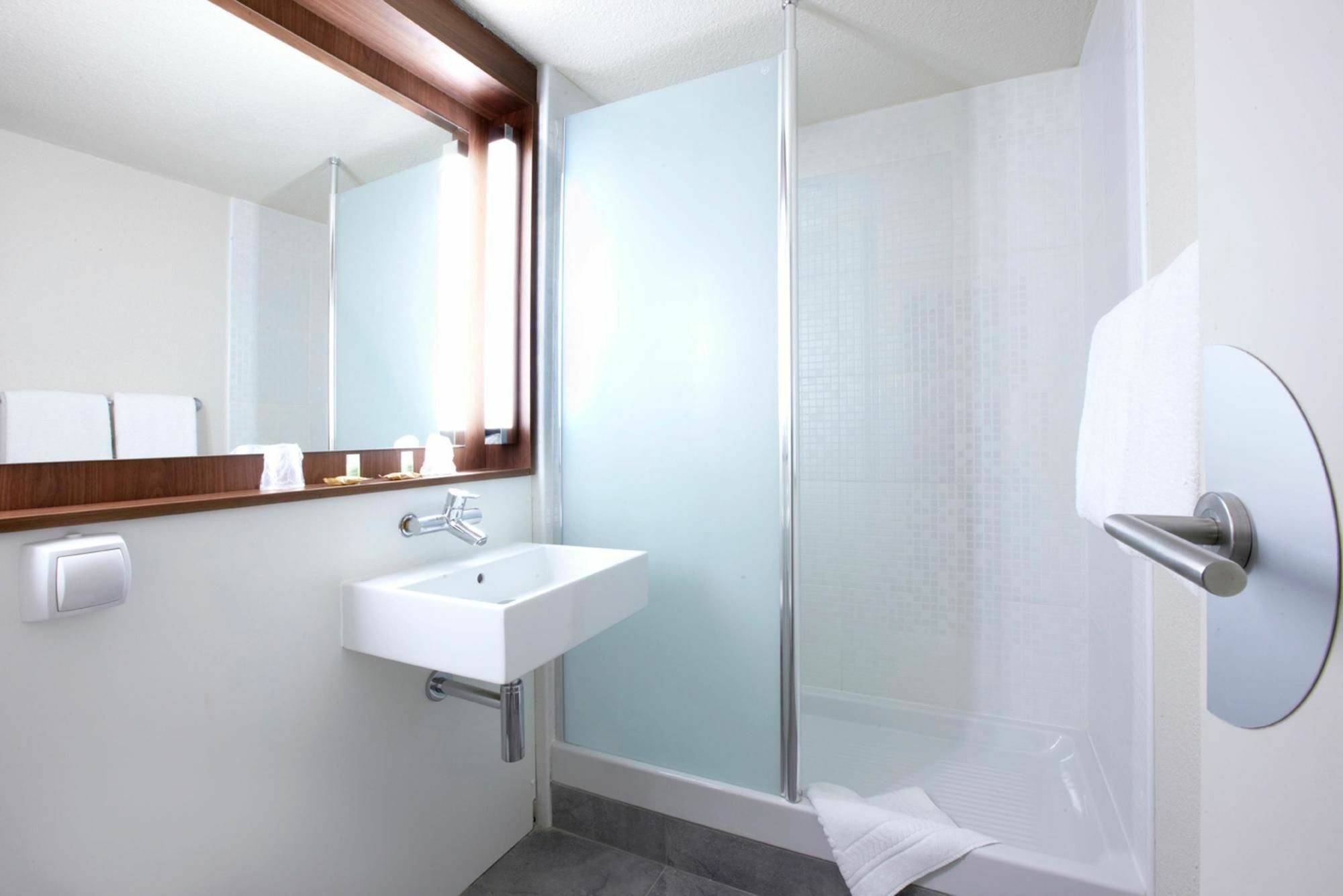 Campanile Orleans Ouest ~ La Chapelle-St-Mesmin Hotel Buitenkant foto