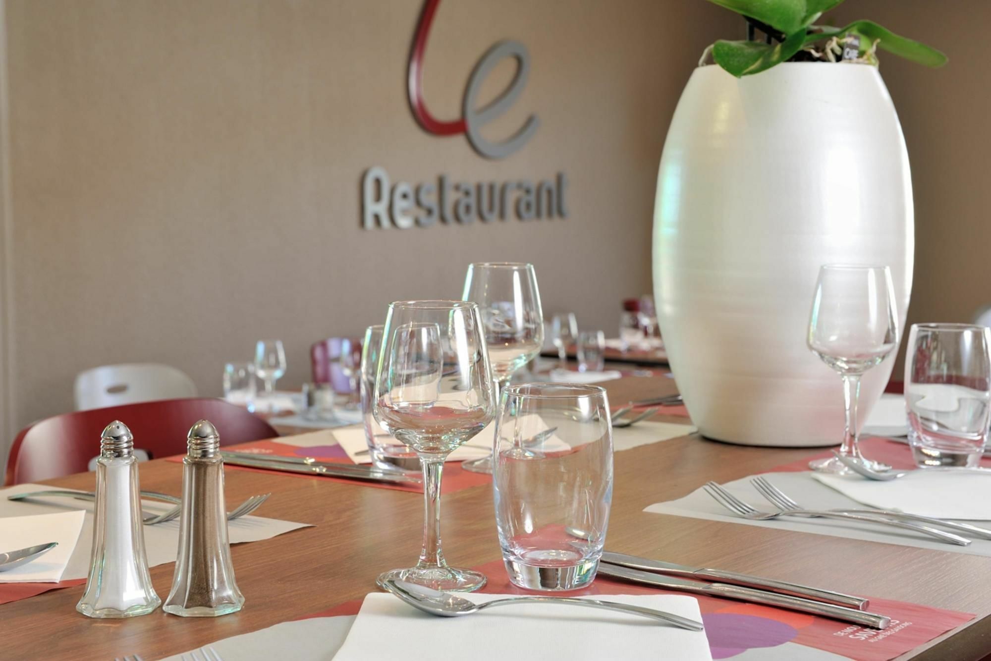 Campanile Orleans Ouest ~ La Chapelle-St-Mesmin Hotel Buitenkant foto