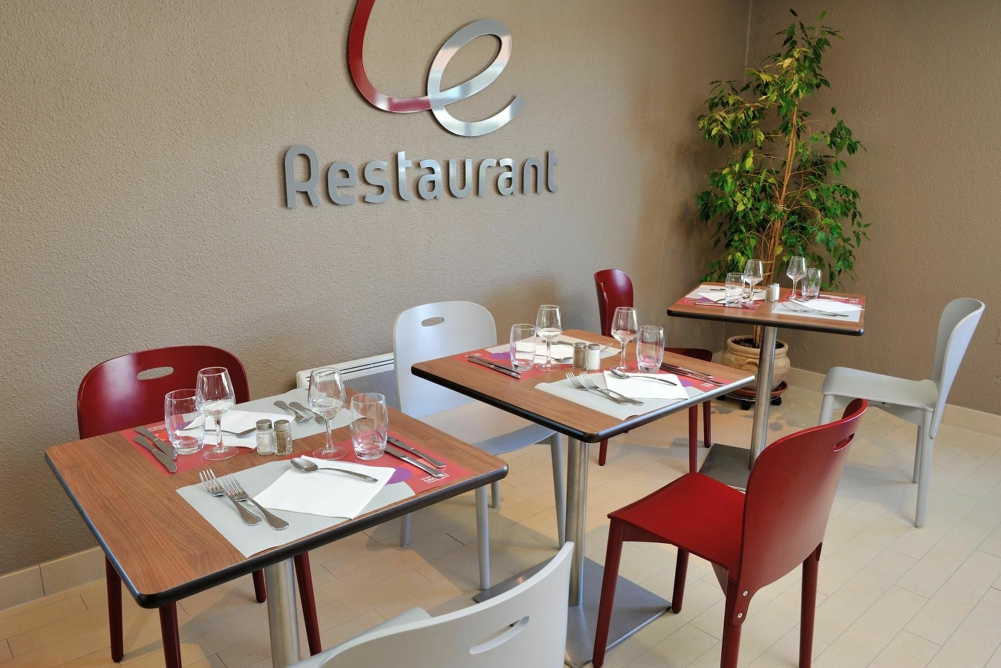 Campanile Orleans Ouest ~ La Chapelle-St-Mesmin Hotel Buitenkant foto