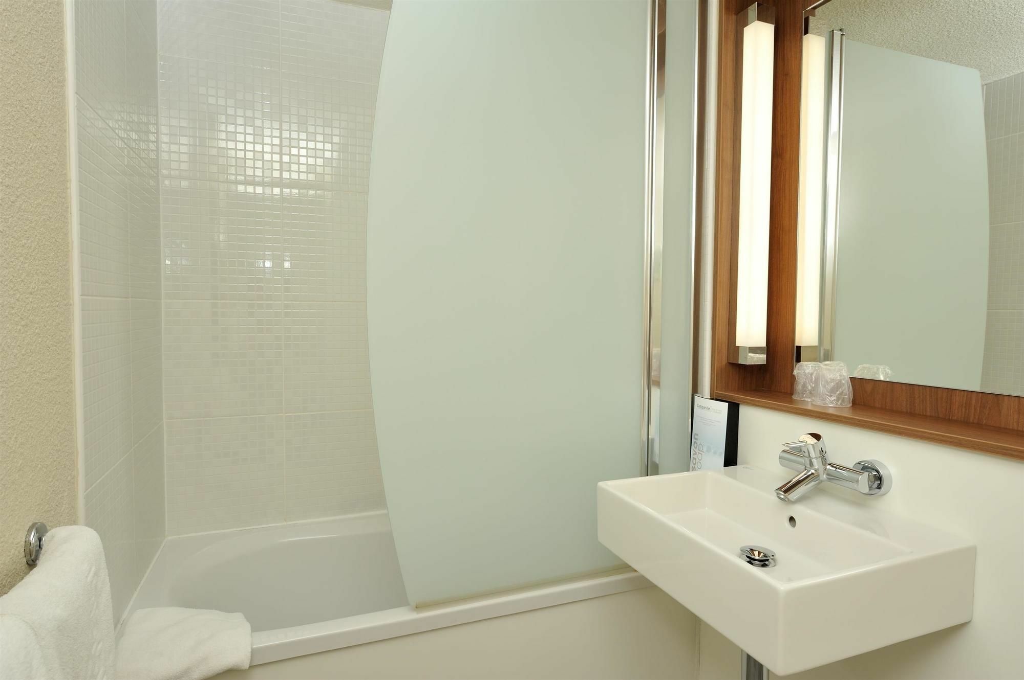 Campanile Orleans Ouest ~ La Chapelle-St-Mesmin Hotel Buitenkant foto