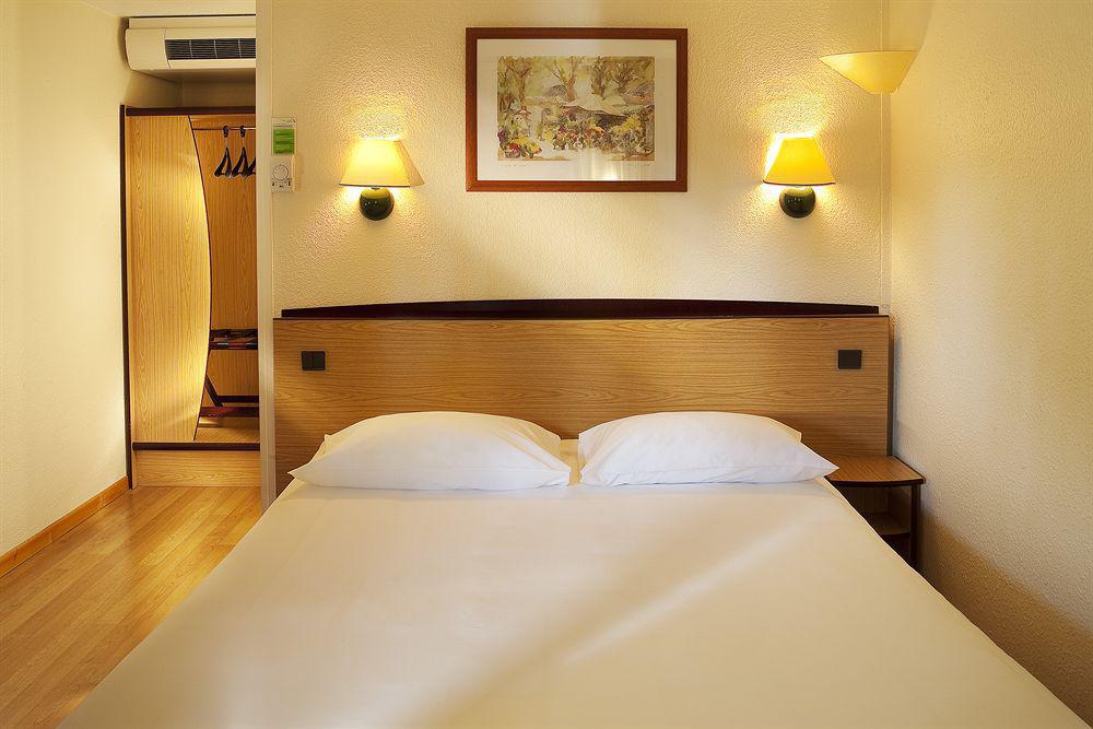 Campanile Orleans Ouest ~ La Chapelle-St-Mesmin Hotel Kamer foto